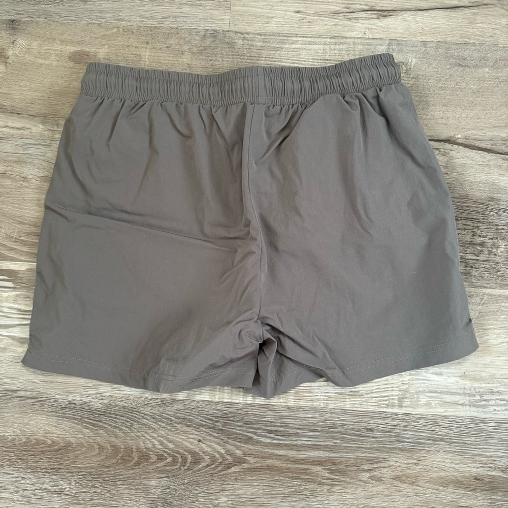 SOLD Gray essential mens short shorts lined 
Adjustable waist - Picture 7 of 7